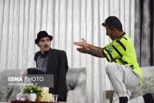 نمایش کمدی خواستگار سمج ۲ در آستارا به روی صحنه رفت