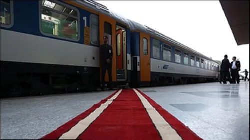 رجا متولی قطار حومه ای شد به همراه عکس